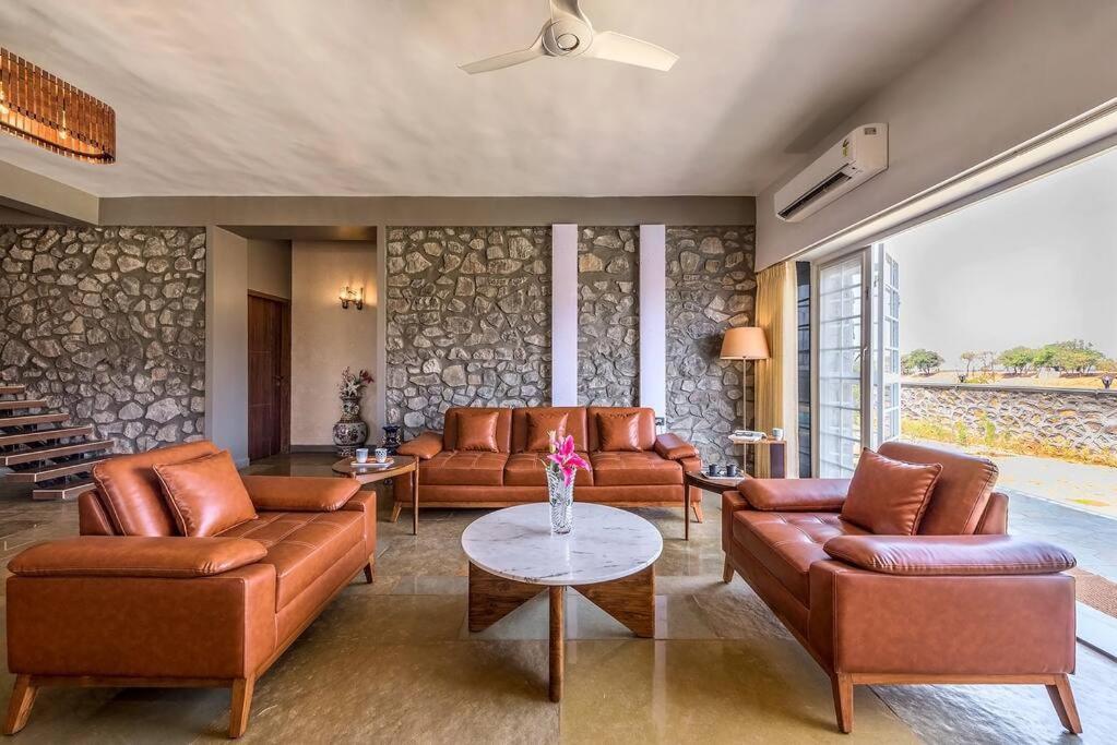 Stone Mansion By Phoenix Stays Igatpuri Buitenkant foto
