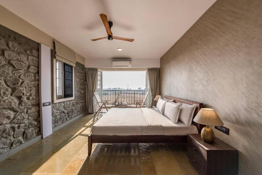 Stone Mansion By Phoenix Stays Igatpuri Buitenkant foto