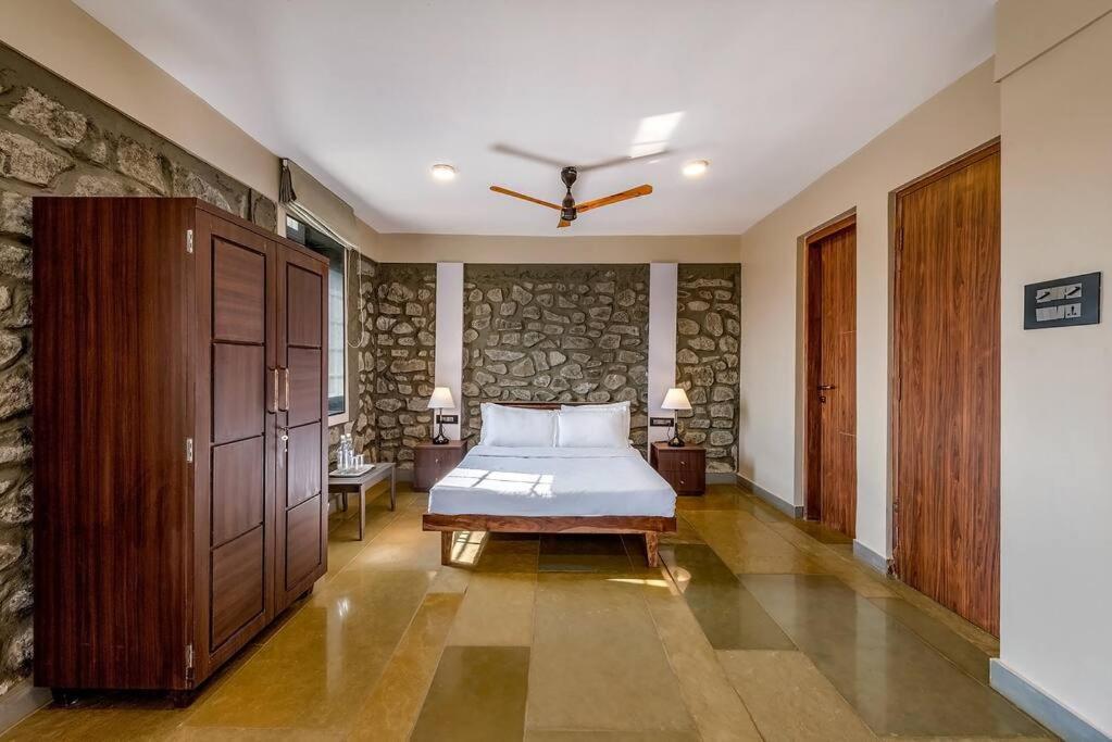 Stone Mansion By Phoenix Stays Igatpuri Buitenkant foto