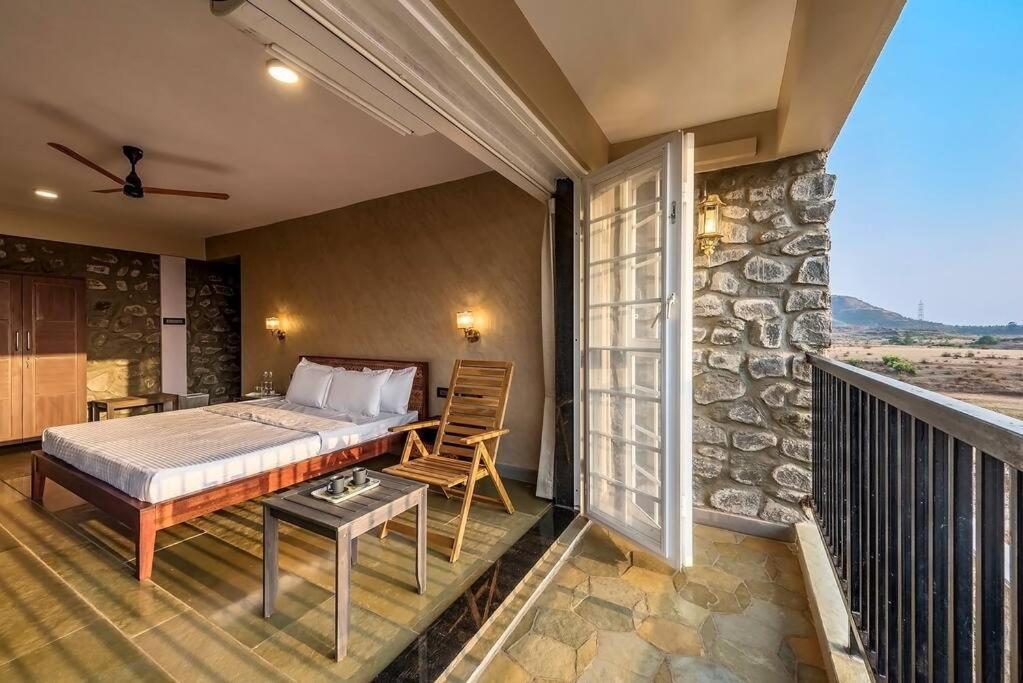 Stone Mansion By Phoenix Stays Igatpuri Buitenkant foto