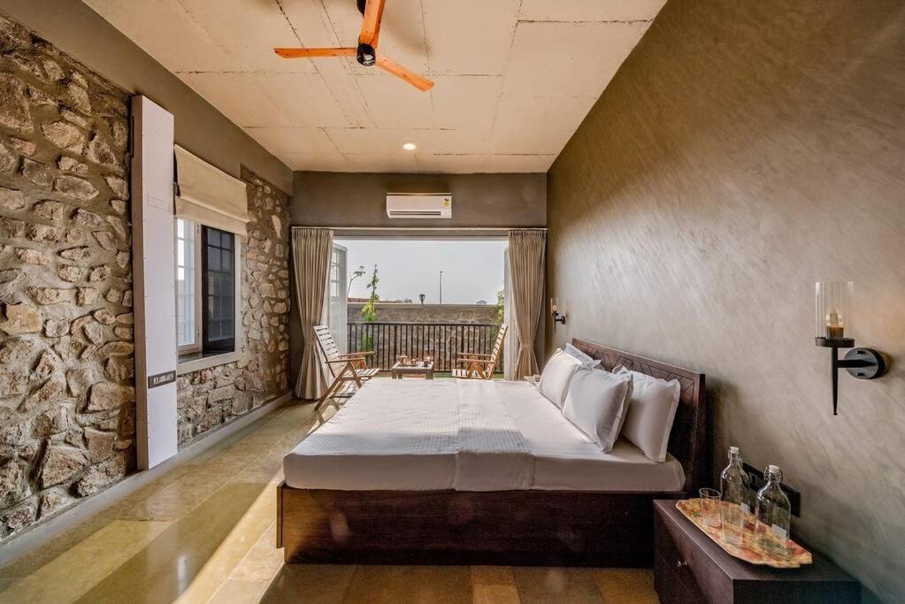 Stone Mansion By Phoenix Stays Igatpuri Buitenkant foto
