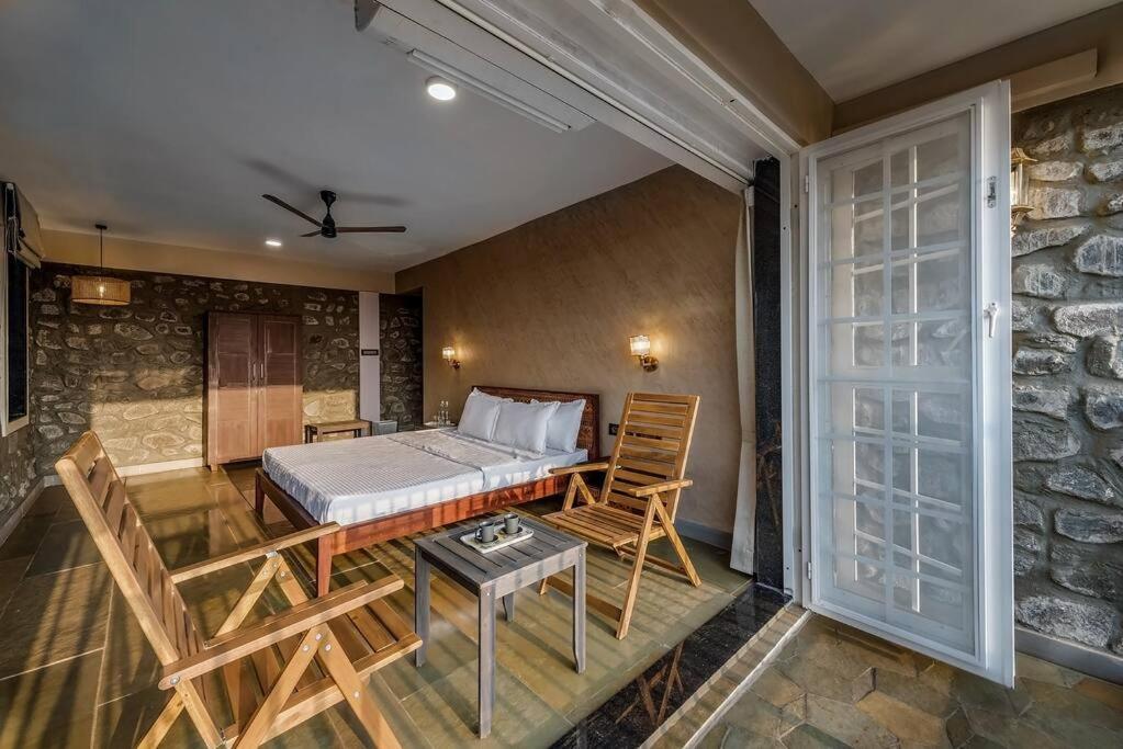 Stone Mansion By Phoenix Stays Igatpuri Buitenkant foto
