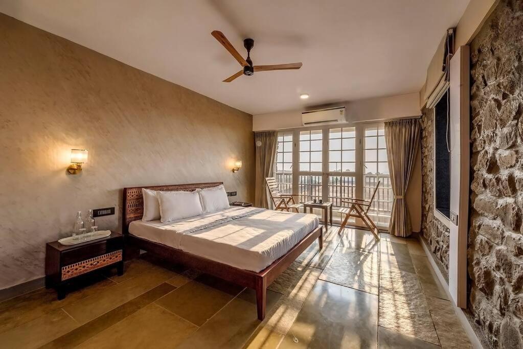 Stone Mansion By Phoenix Stays Igatpuri Buitenkant foto