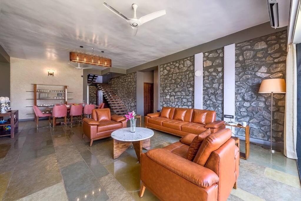 Stone Mansion By Phoenix Stays Igatpuri Buitenkant foto