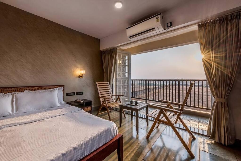 Stone Mansion By Phoenix Stays Igatpuri Buitenkant foto