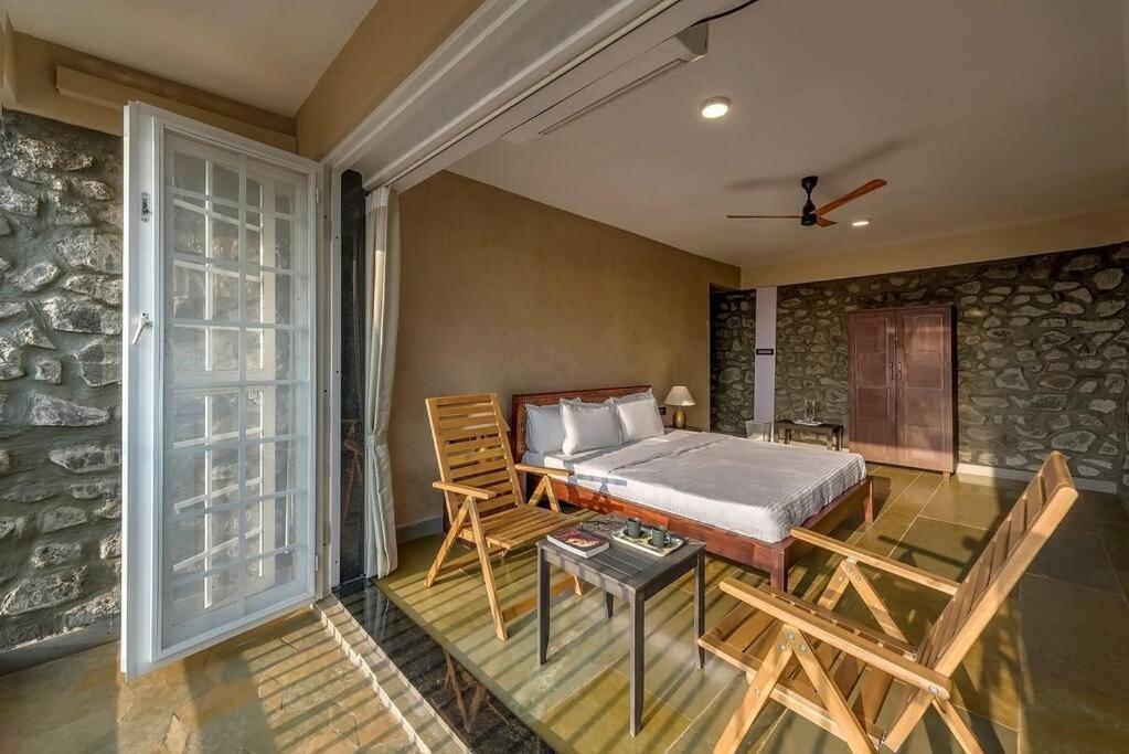 Stone Mansion By Phoenix Stays Igatpuri Buitenkant foto