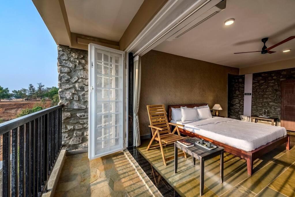 Stone Mansion By Phoenix Stays Igatpuri Buitenkant foto