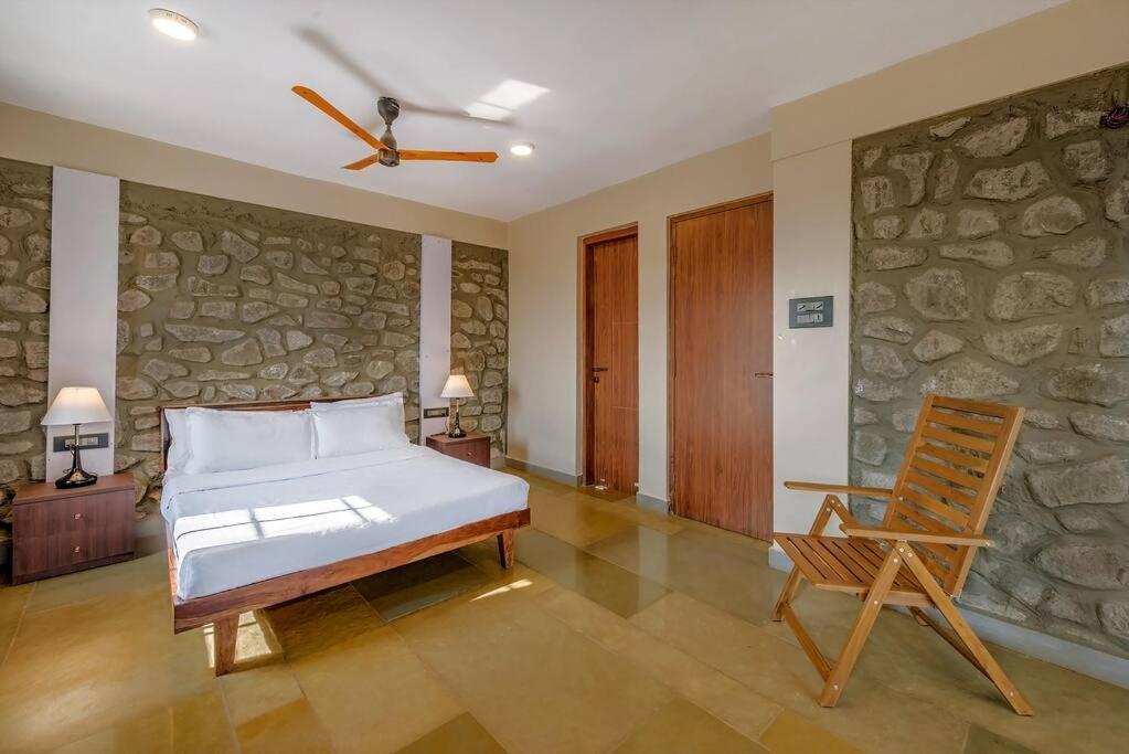 Stone Mansion By Phoenix Stays Igatpuri Buitenkant foto