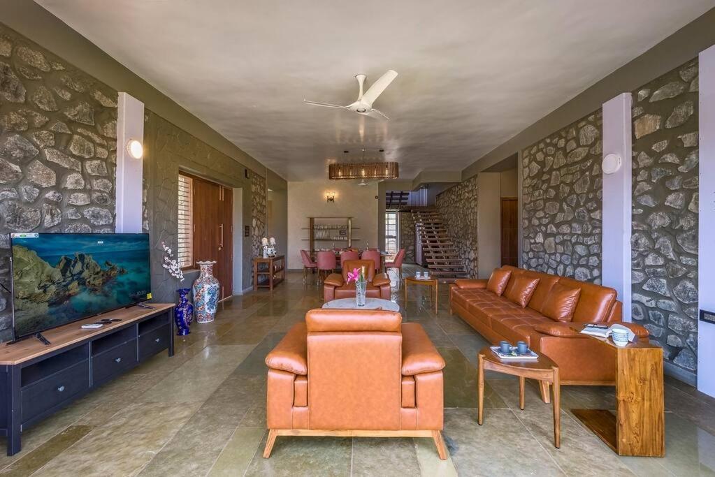 Stone Mansion By Phoenix Stays Igatpuri Buitenkant foto
