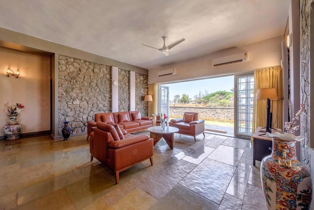 Stone Mansion By Phoenix Stays Igatpuri Buitenkant foto