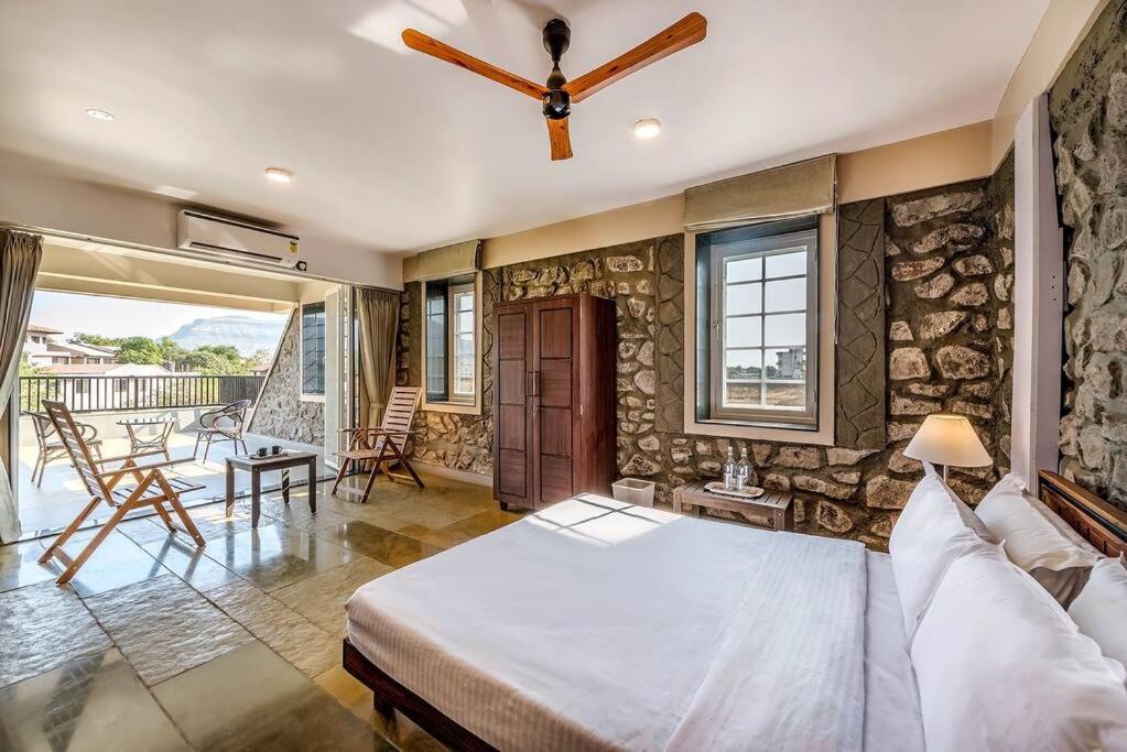 Stone Mansion By Phoenix Stays Igatpuri Buitenkant foto