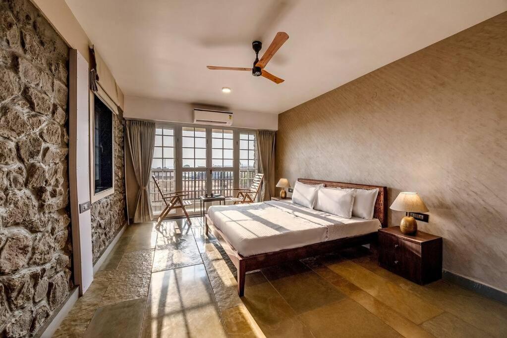 Stone Mansion By Phoenix Stays Igatpuri Buitenkant foto