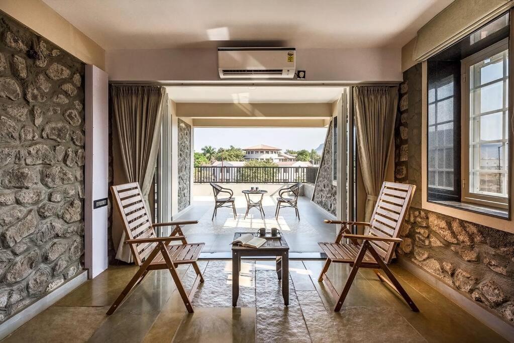 Stone Mansion By Phoenix Stays Igatpuri Buitenkant foto