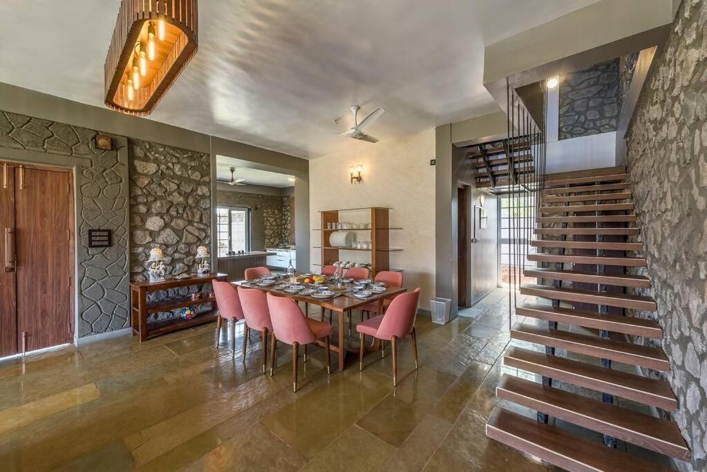 Stone Mansion By Phoenix Stays Igatpuri Buitenkant foto