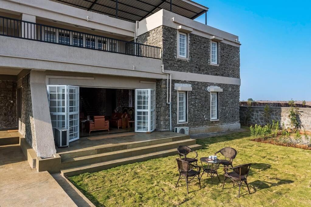 Stone Mansion By Phoenix Stays Igatpuri Buitenkant foto